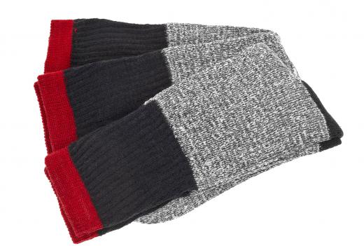 Thick, long socks can prevent bed bugs from biting.